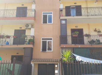 APPARTAMENTO 100mq CON GIARDINO Varcaturo-Viale Pini Nord R35969