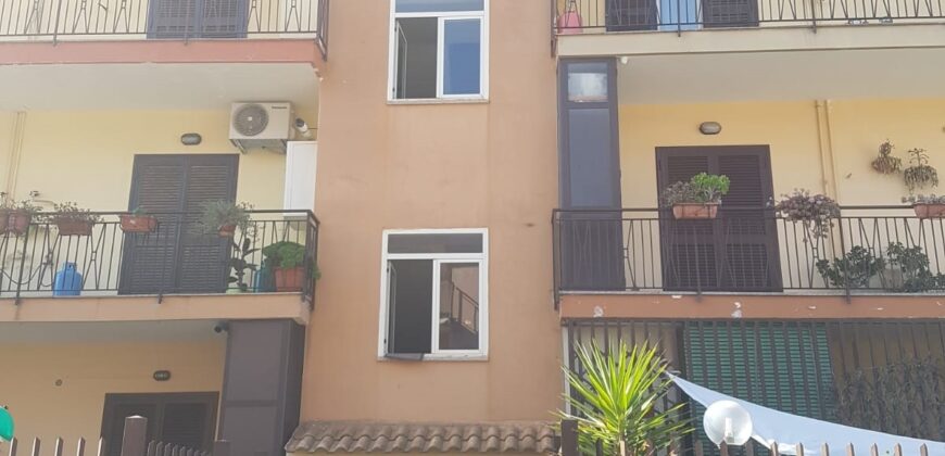 APPARTAMENTO 100mq CON GIARDINO Varcaturo-Viale Pini Nord R35969