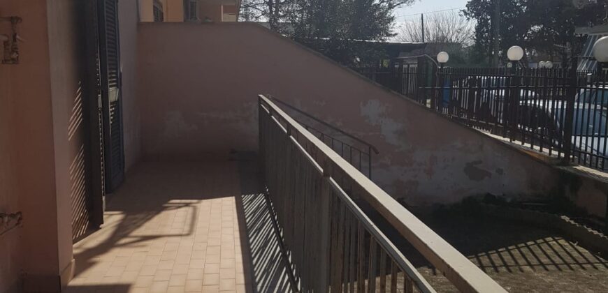 APPARTAMENTO 100mq CON GIARDINO Varcaturo-Viale Pini Nord R35969