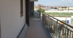 APPARTAMENTO 100mq CON GIARDINO Varcaturo-Viale Pini Nord R35969