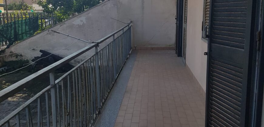 APPARTAMENTO 100mq CON GIARDINO Varcaturo-Viale Pini Nord R35969