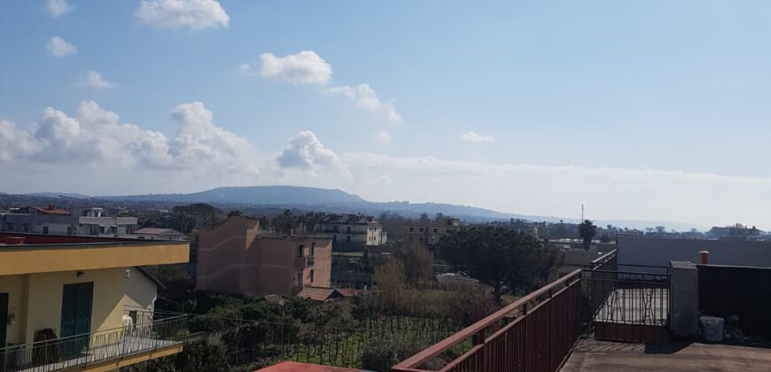 APPARTAMENTO 100mq CON GIARDINO Varcaturo-Viale Pini Nord R35969