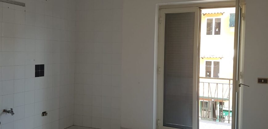 APPARTAMENTO 100mq CON GIARDINO Varcaturo-Viale Pini Nord R35969