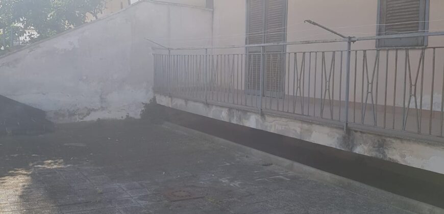 APPARTAMENTO 100mq CON GIARDINO Varcaturo-Viale Pini Nord R35969