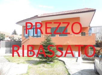 VILLA SINGOLA MONOLIVELLO+ GIARDINO  Varcaturo-Tangenziale Rif 37506