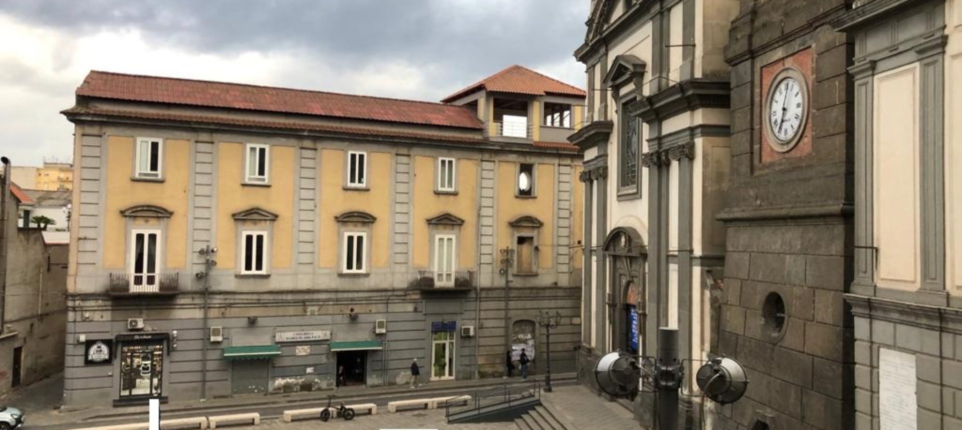 AMPIO APPARTAMENTO  CON TERRAZZO Giugliano Centro-Piazza Annunziata R37858