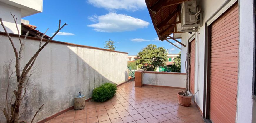 VILLA DA RISTRUTTURARE CON PISCINA IN PARCO Licola Parco Verde R37816