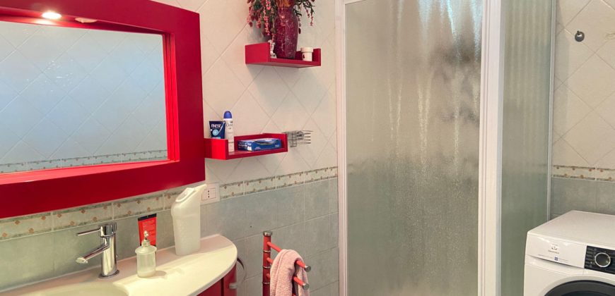 VILLA SU 3 LIVELLI CON PISCINA+ TAVERNA IN PARCO Licola R37708
