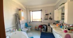 VILLA SU 3 LIVELLI CON PISCINA+ TAVERNA IN PARCO Licola R37708