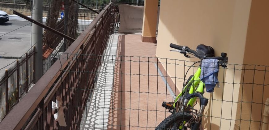 APPARTAMENTO 110mq CON TERRAZZO Villaggio Coppola-Viale Modena Rif 37880