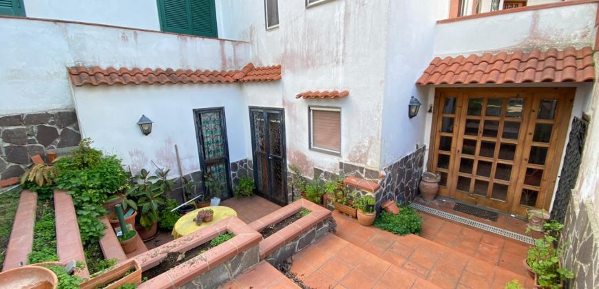 VILLA DA RISTRUTTURARE CON PISCINA IN PARCO Licola Parco Verde R37816