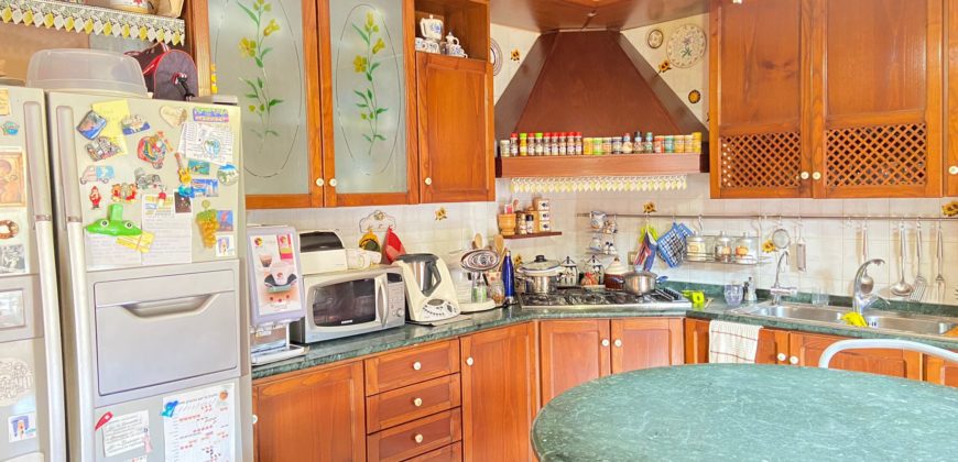 VILLA SU 3 LIVELLI CON PISCINA+ TAVERNA IN PARCO Licola R37708