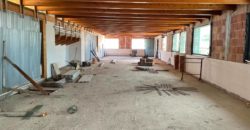 LOCALE COMMERCIALE SU TRE LIVELLI Casapesenna Zona Centrale R37846