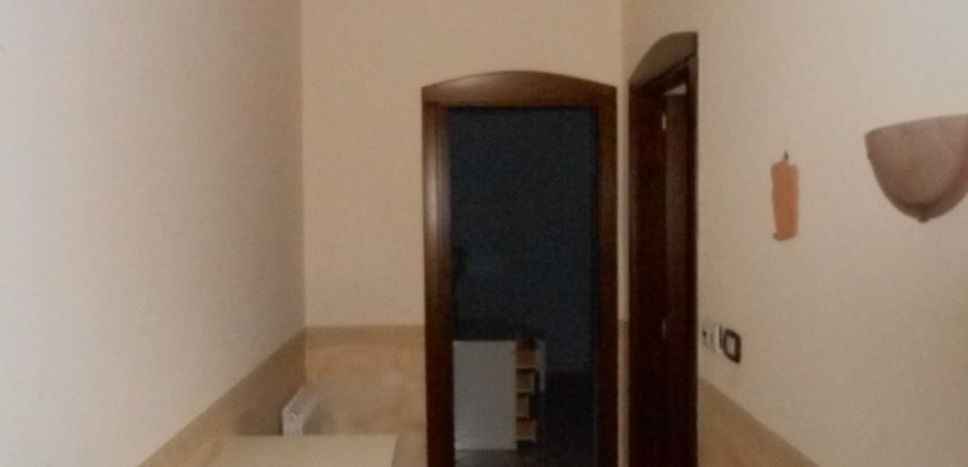 STABILE CON APPARTAMENTI E CAPANNONI Giugliano-Ponte Riccio R37955