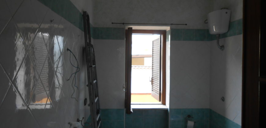 STABILE CON APPARTAMENTI E CAPANNONI Giugliano-Ponte Riccio R37955