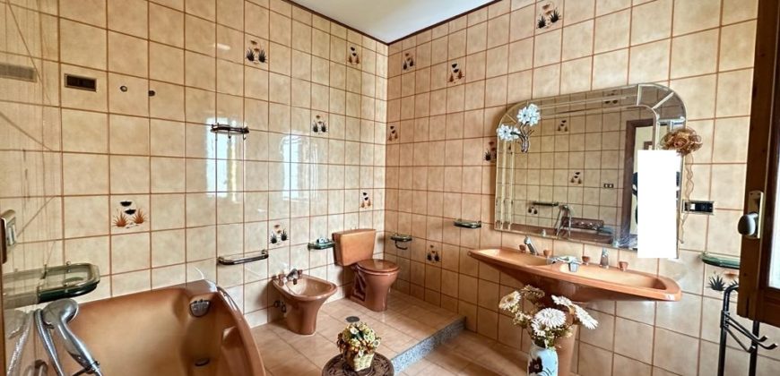 AMPIA VILLA CON GIARDINO Pozzuoli-Via Reginelle R38013