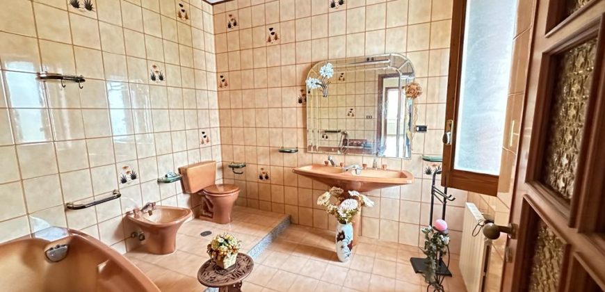 AMPIA VILLA CON GIARDINO Pozzuoli-Via Reginelle R38013
