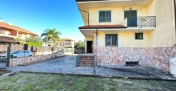 VILLA 2 LIVELLI+TAVERNA Varcaturo Centro-Via Ripuaria R38022