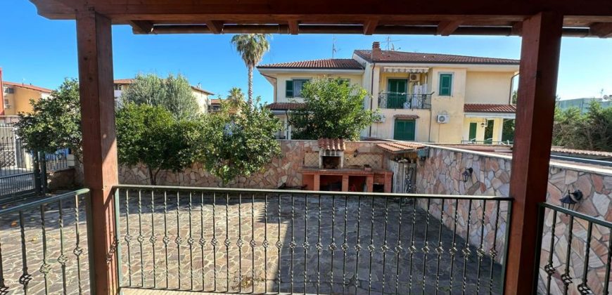 VILLA 2 LIVELLI+TAVERNA Varcaturo Centro-Via Ripuaria R38022
