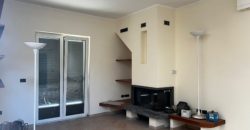 VILLA SINGOLA SU 2 LIVELLI + GARAGE IN PARCO LAGO PATRIA R37939