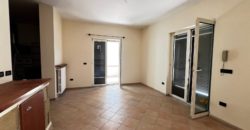 VILLA SINGOLA SU 2 LIVELLI + GARAGE IN PARCO LAGO PATRIA R37939