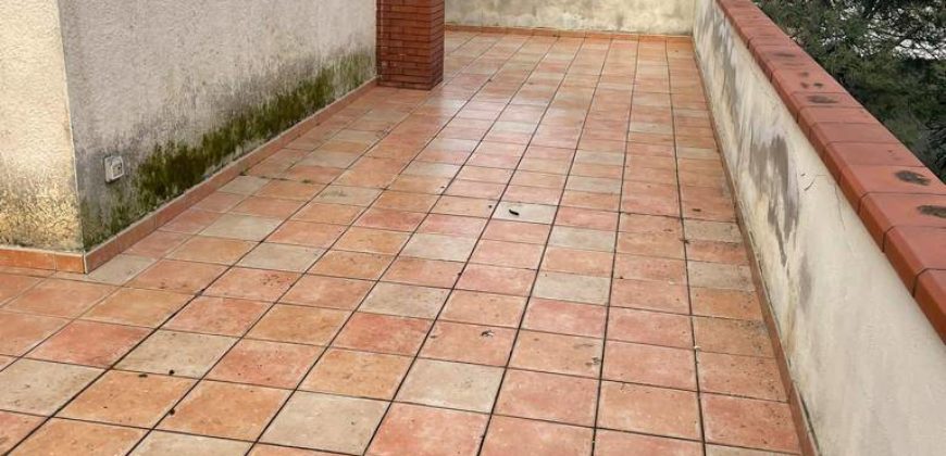 VILLA SINGOLA CON AMPIO GIARDINO VARCATURO VIALE DEI PINI R38030