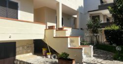 VILLA SINGOLA SU 2 LIVELLI + GARAGE IN PARCO LAGO PATRIA R37939