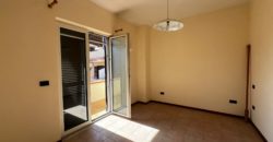 VILLA SINGOLA SU 2 LIVELLI + GARAGE IN PARCO LAGO PATRIA R37939