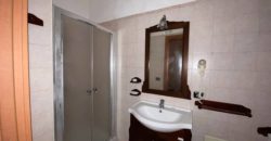 VILLA SINGOLA SU 2 LIVELLI + GARAGE IN PARCO VARCATURO R38003