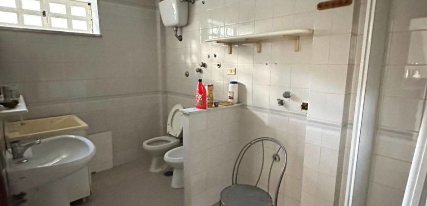 VILLA PANORAMICA SU 3 LIVELLI IN PARCO PRIVATO LICOLA R38009