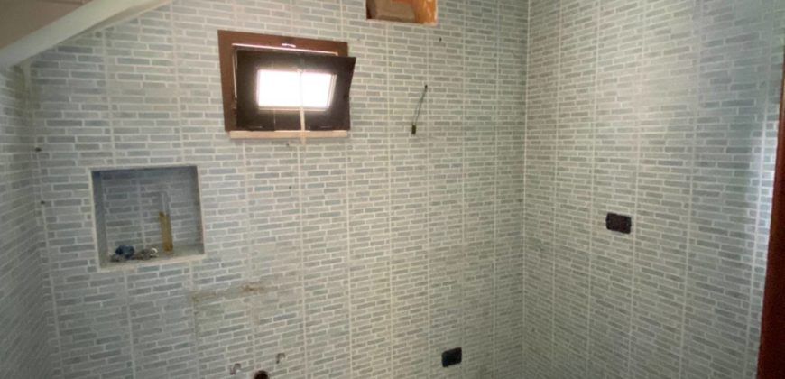 VILLA SINGOLA SU 2 LIVELLI + GARAGE IN PARCO VARCATURO R38003