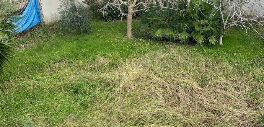 VILLA SINGOLA CON AMPIO GIARDINO VARCATURO VIALE DEI PINI R38030