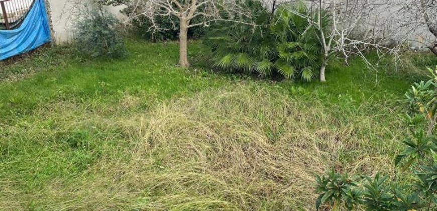 VILLA SINGOLA CON AMPIO GIARDINO VARCATURO VIALE DEI PINI R38030