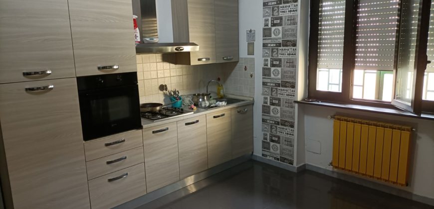 APPARTAMENTO 130MQ CON GIARDINO IN PARCO PRIVATO LAGO PATRIA R38038