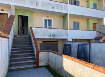 VILLA A SCHIERA SU 2 LIVELLI LICOLA-VIA MASSERIA VECCHIA R38064