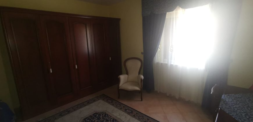 VILLA CON AMPIO GIARDINO IN PARCO Varcaturo-Via Domitiana R36443