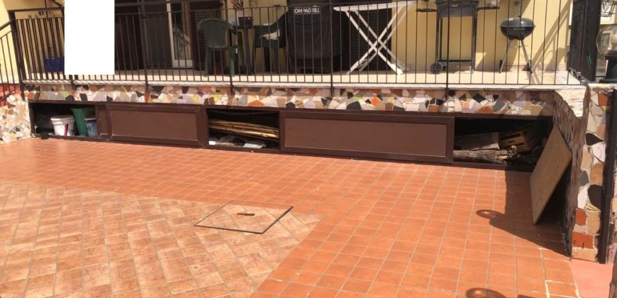 VILLA CON AMPIO GIARDINO IN PARCO Varcaturo-Via Domitiana R36443