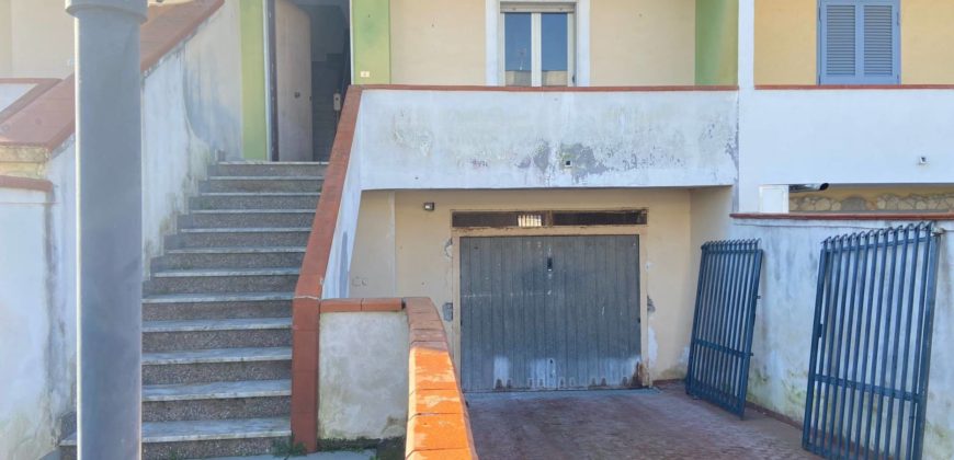 VILLA A SCHIERA SU 2 LIVELLI LICOLA-VIA MASSERIA VECCHIA R38064