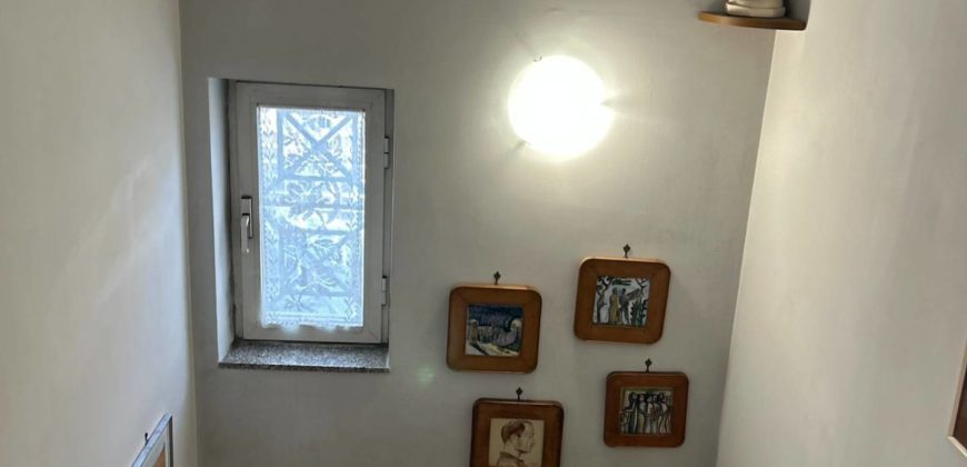 VILLA SINGOLA IN PARCO Varcaturo-Zona Centrale R38041