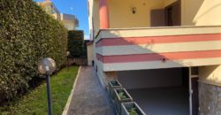 VILLA SU 3 LIVELLI IN PARCO LAGO PATRIA – Via Lago Patria R38044