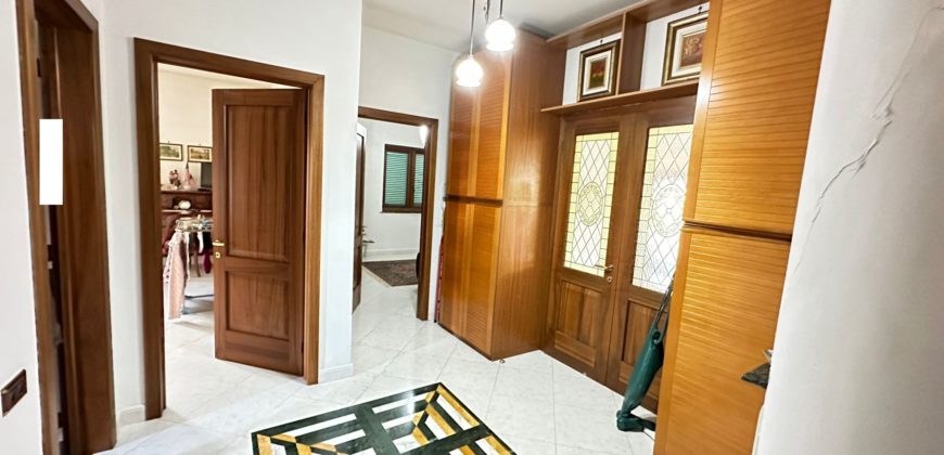 VILLA SINGOLA MONOLIVELLO CON AMPIO GIARDINO Varcaturo Centro R38067