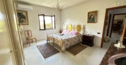 VILLA SINGOLA MONOLIVELLO CON AMPIO GIARDINO Varcaturo Centro R38067