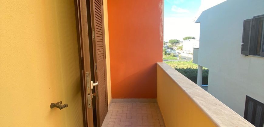 VILLA SU 3 LIVELLI+GARAGE IN PARCO LAGO PATRIA-Via Lago Patria R38044