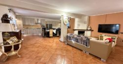 STABILE DI 4 APPARTAMENTI Varcaturo-Via Carrafiello R28212