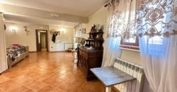STABILE DI 4 APPARTAMENTI Varcaturo-Via Carrafiello R28212