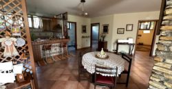 VILLA SINGOLA MONOLIVELLO CON AMPIO GIARDINO Varcaturo Centro R38067