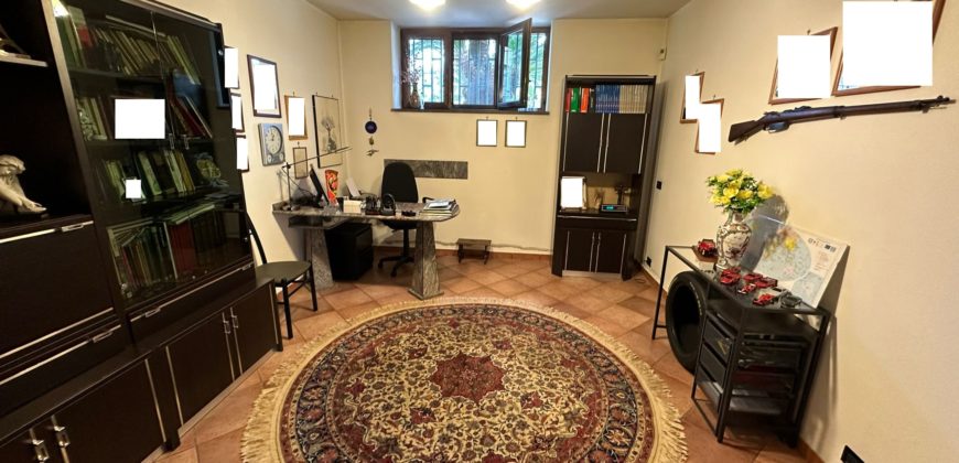 VILLA SINGOLA MONOLIVELLO CON AMPIO GIARDINO Varcaturo Centro R38067