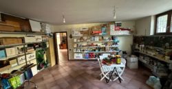 VILLA SINGOLA MONOLIVELLO CON AMPIO GIARDINO Varcaturo Centro R38067