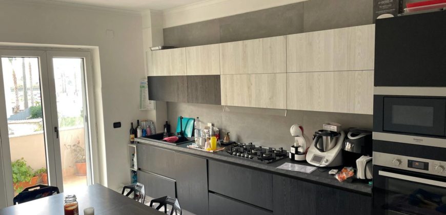 APPARTAMENTO 80mq LAGO PATRIA-Via Lago Patria R38055