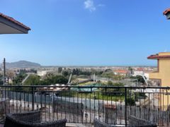 AMPIO APPARTAMENTO PANORAMICO CON GIARDINO E TAVERNA Pozzuoli-Parco Enea R38092